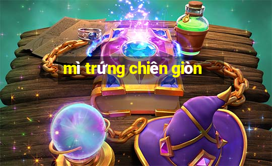 mì trứng chiên giòn