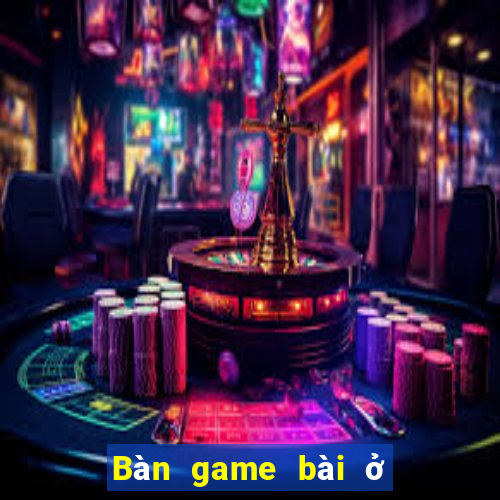 Bàn game bài ở cửa Đại Lộc