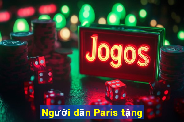 Người dân Paris tặng