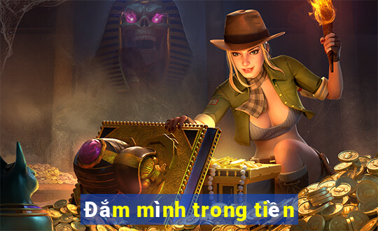 Đắm mình trong tiền