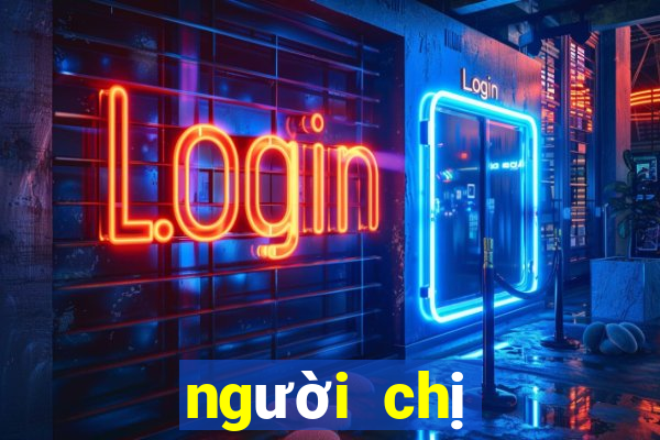 người chị đang chơi game bị em đòi máy