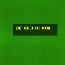 bé chơi cờ vua